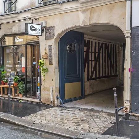 Loft Beaubourg - Marais Apartment *